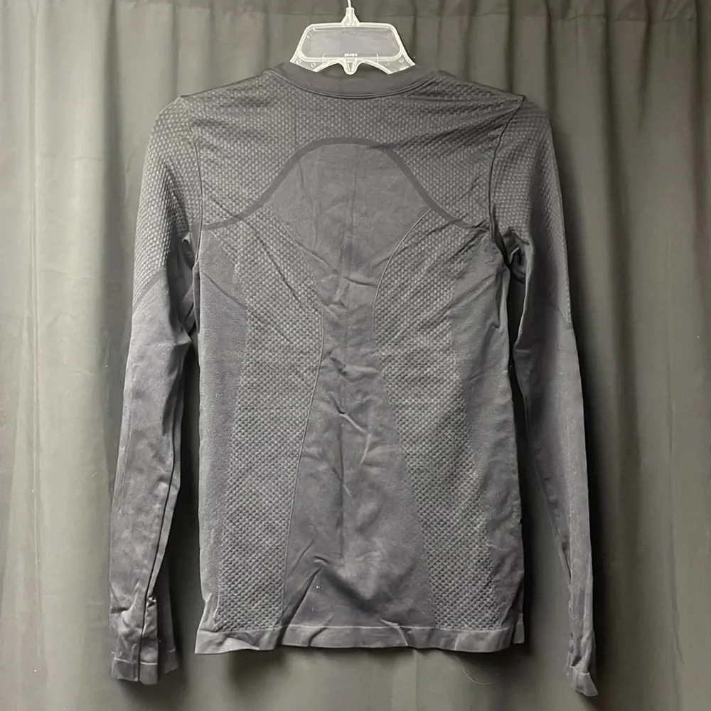 Black lululemon like‎ shirt M